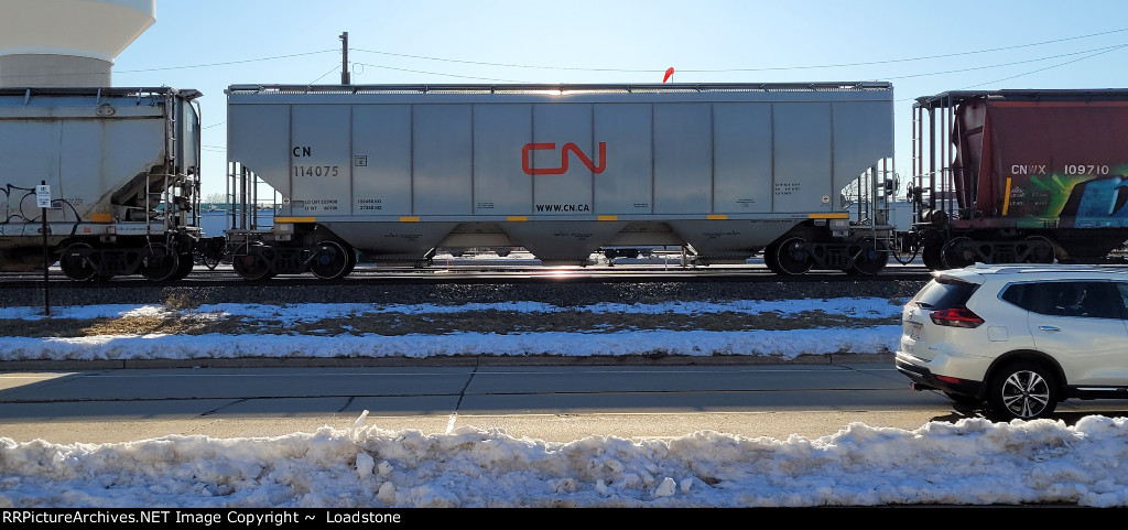 CN 114075